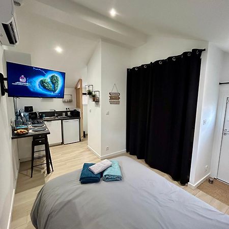 Tiny House De Charme Toute Equipee Le Pian-Medoc Exterior photo